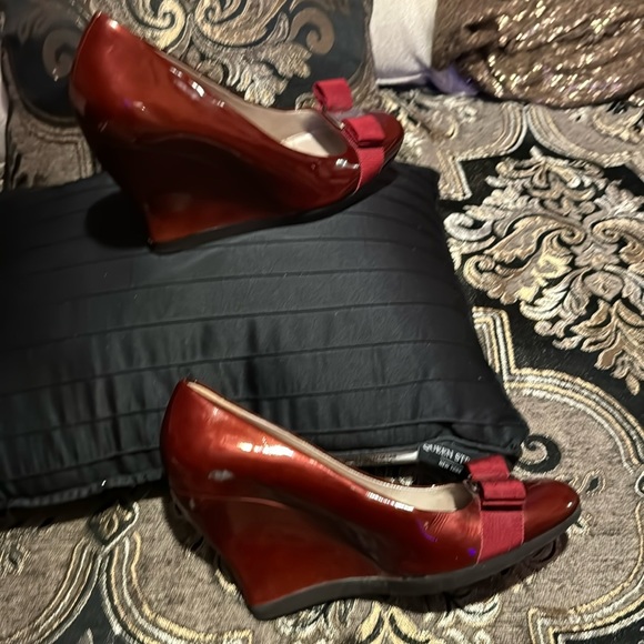 Ferragamo patent wedges Wine color, is closer than the red. - Picture 4 of 8
